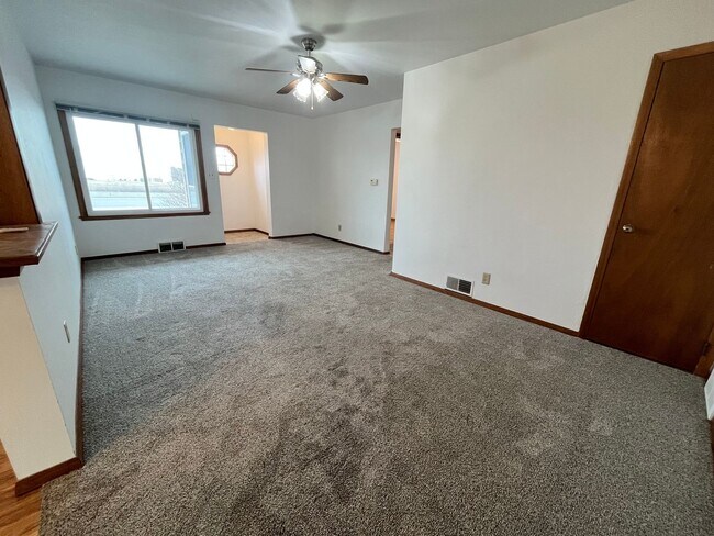 Building Photo - 2 Bed East Side Ranch with Partly Finished Basement!