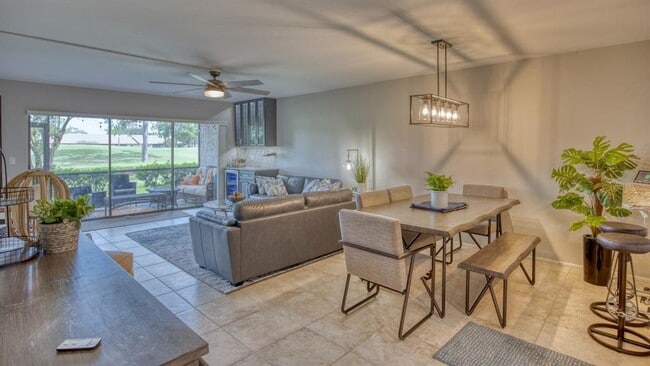 Building Photo - 5640 Golf Pointe Dr