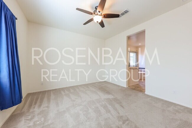 Building Photo - Stunning 4-bedrooms, 3-baths home in the h...