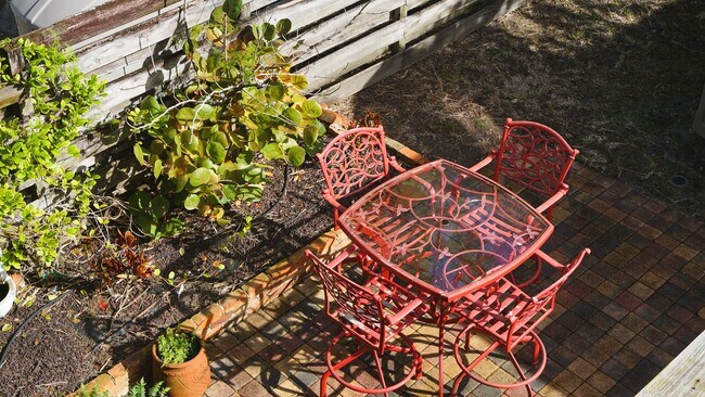 Building Photo - 14 Sanchez Ave