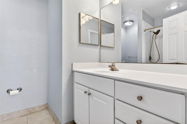 Building Photo - 9739 Meadow Field Cir