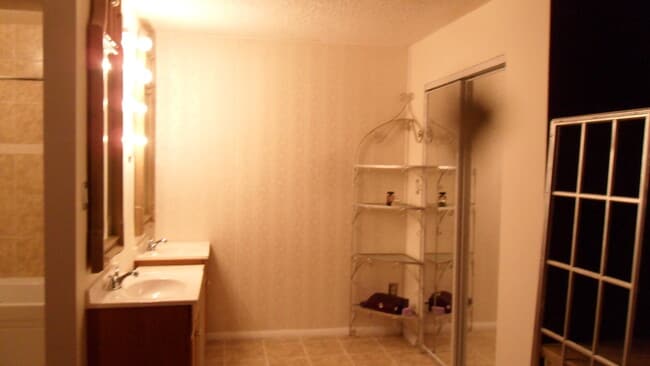 Building Photo - Rountree House