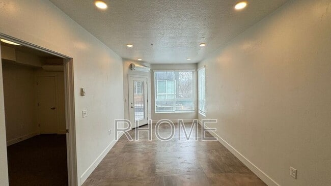 Building Photo - 965 S 200 W