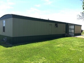 Building Photo - 2 Bed 2 Bath Mobile Home Sitting On 1 Acre