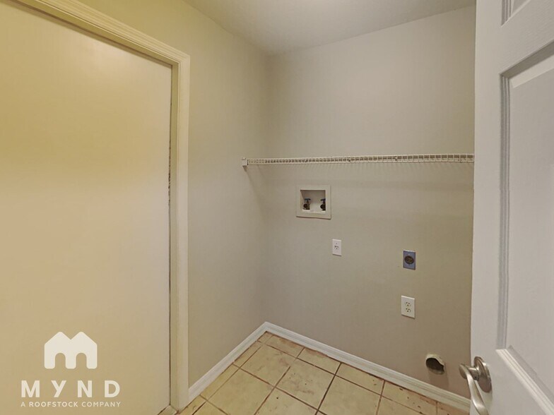 Building Photo - 1328 Maximilian Dr