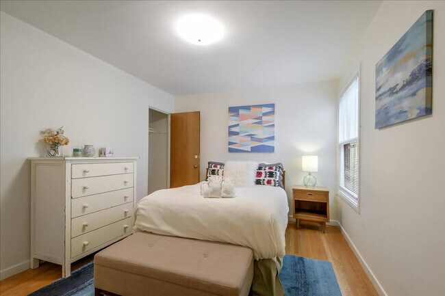 Building Photo - 1021 Greenwich St