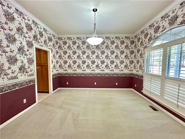 Building Photo - 2319 N Aspen Dr
