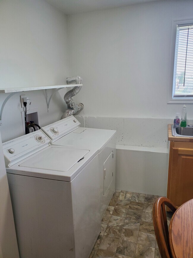 Laundry - 1020 E 1275 N