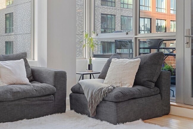 Building Photo - 99-105-105 Broad St