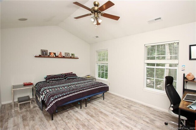 Building Photo - 70 Tulip Tree Ct