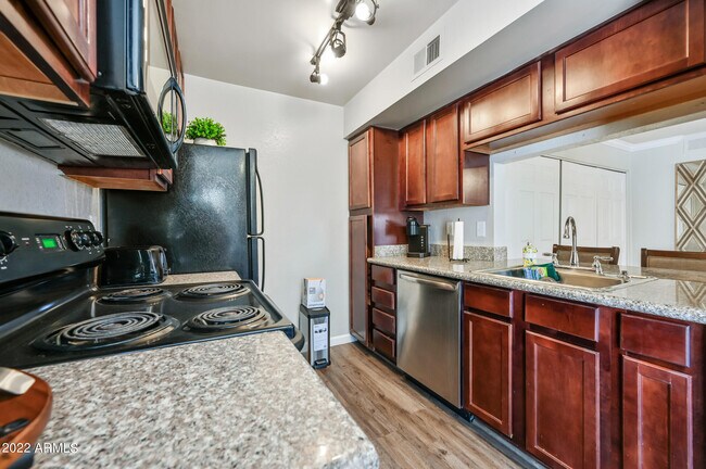 Building Photo - 3600 N Hayden Rd