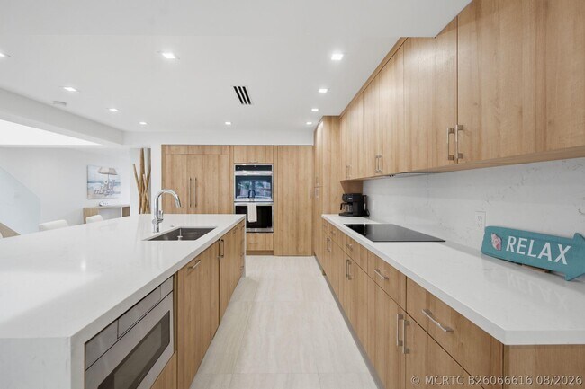 Building Photo - 1173 Hillsboro Mile