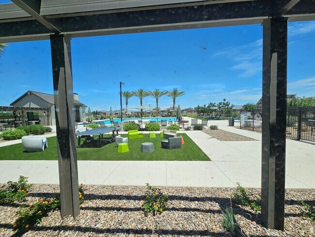 Building Photo - Wonderful new build with family fun amenities