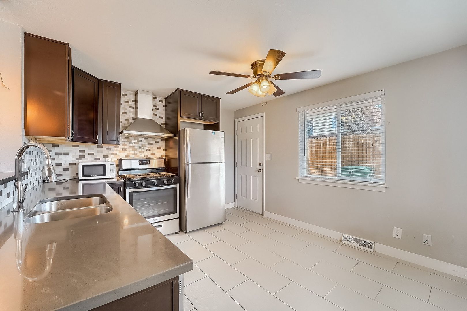 Building Photo - 4415 W Tennessee Ave