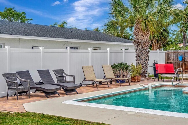 Building Photo - 4712 114th St N