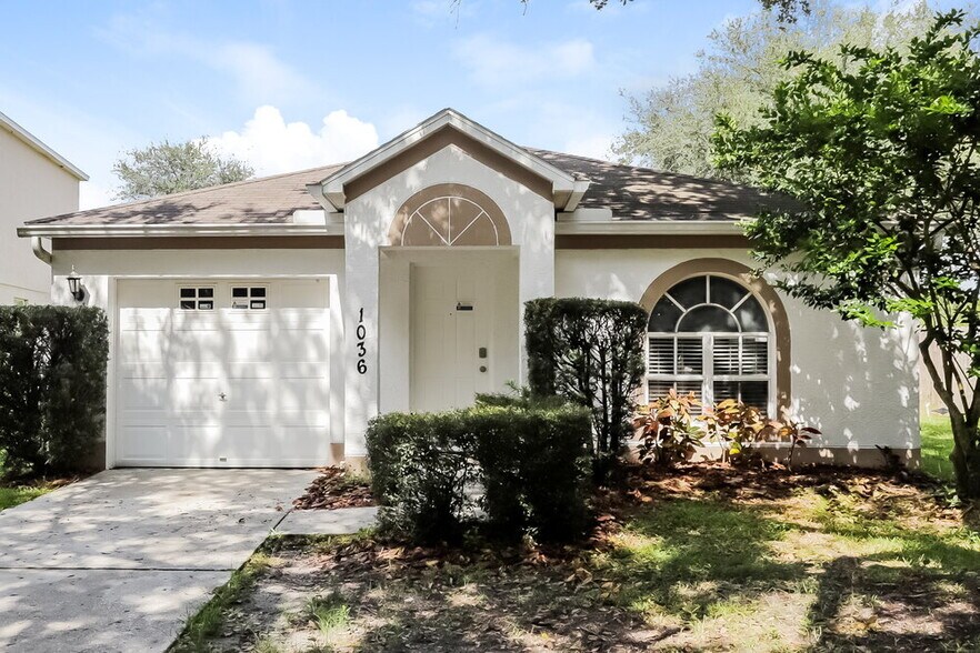 Primary Photo - 1036 Lake Shore Ranch Dr