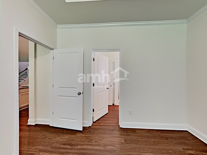 Building Photo - 5235 Smithbriar Dr
