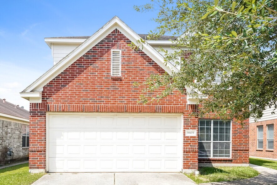 Primary Photo - 18423 Knob Hill Lake Ln