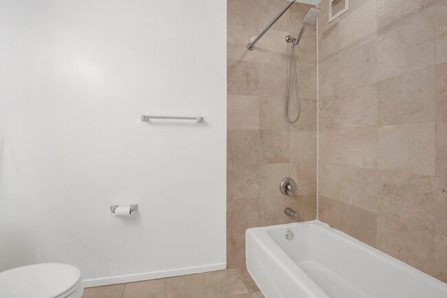 Building Photo - 600 N Kingsbury St