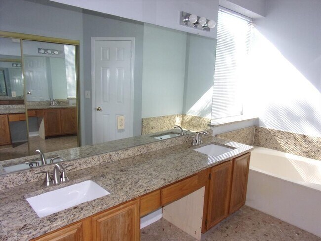 Building Photo - 6301 Back Bay Ln