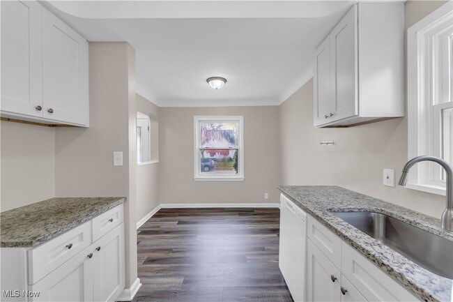 Building Photo - 14705 Krems Ave