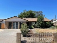 Building Photo - Beautifully Remodeled 5bd Single Story House