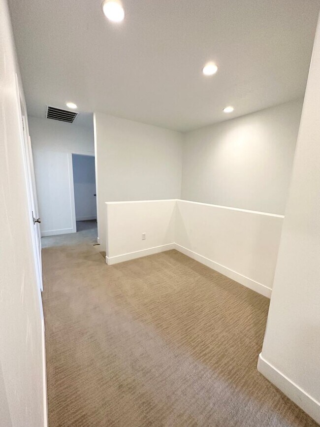 Building Photo - Pet Friendly!!! Beautiful Woodland Estates...