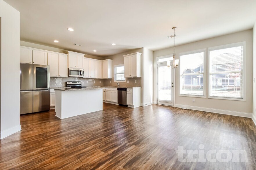 Building Photo - 4000 Bella View Ln