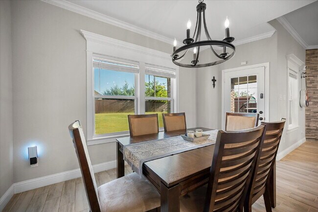 Building Photo - Stunning 3-bedroom, 2-bathroom home on an ...