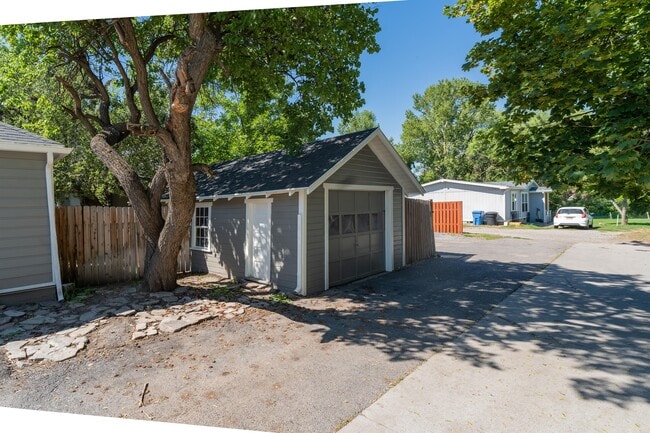 Building Photo - 643 N 200 E