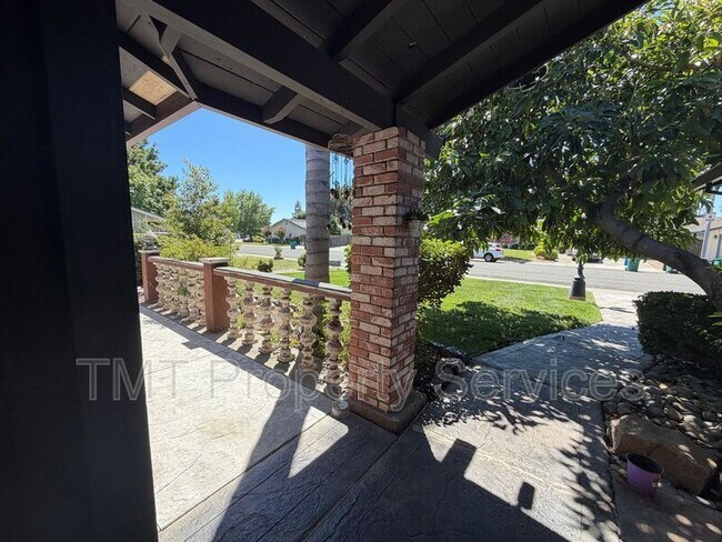 Building Photo - 930 Graywood Cir