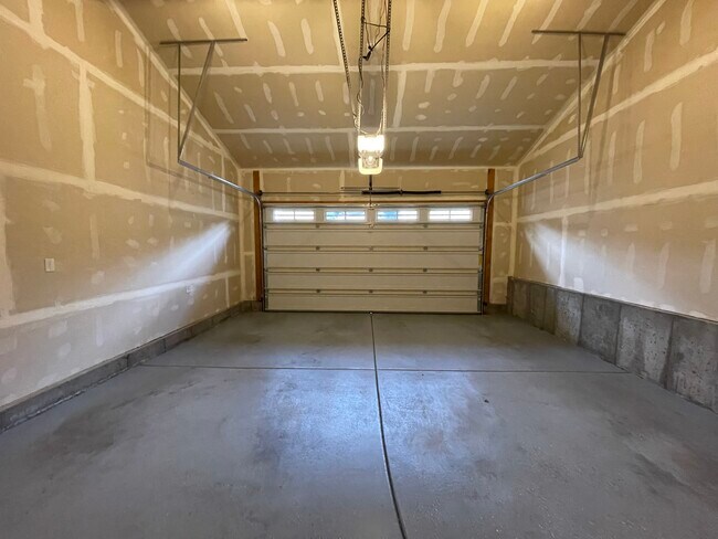 Building Photo - Mapleton Home