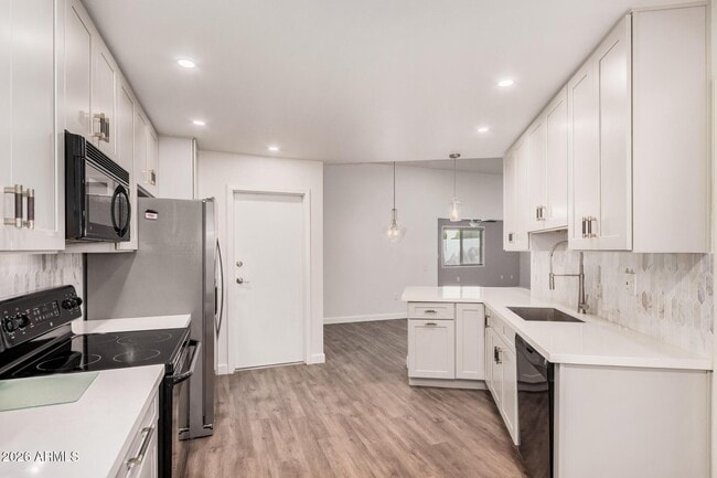 Building Photo - 16635 N 103rd Ave