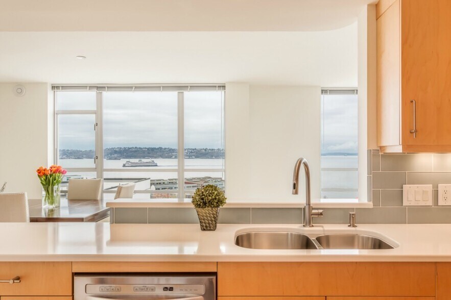 Building Photo - 2929 1st Ave