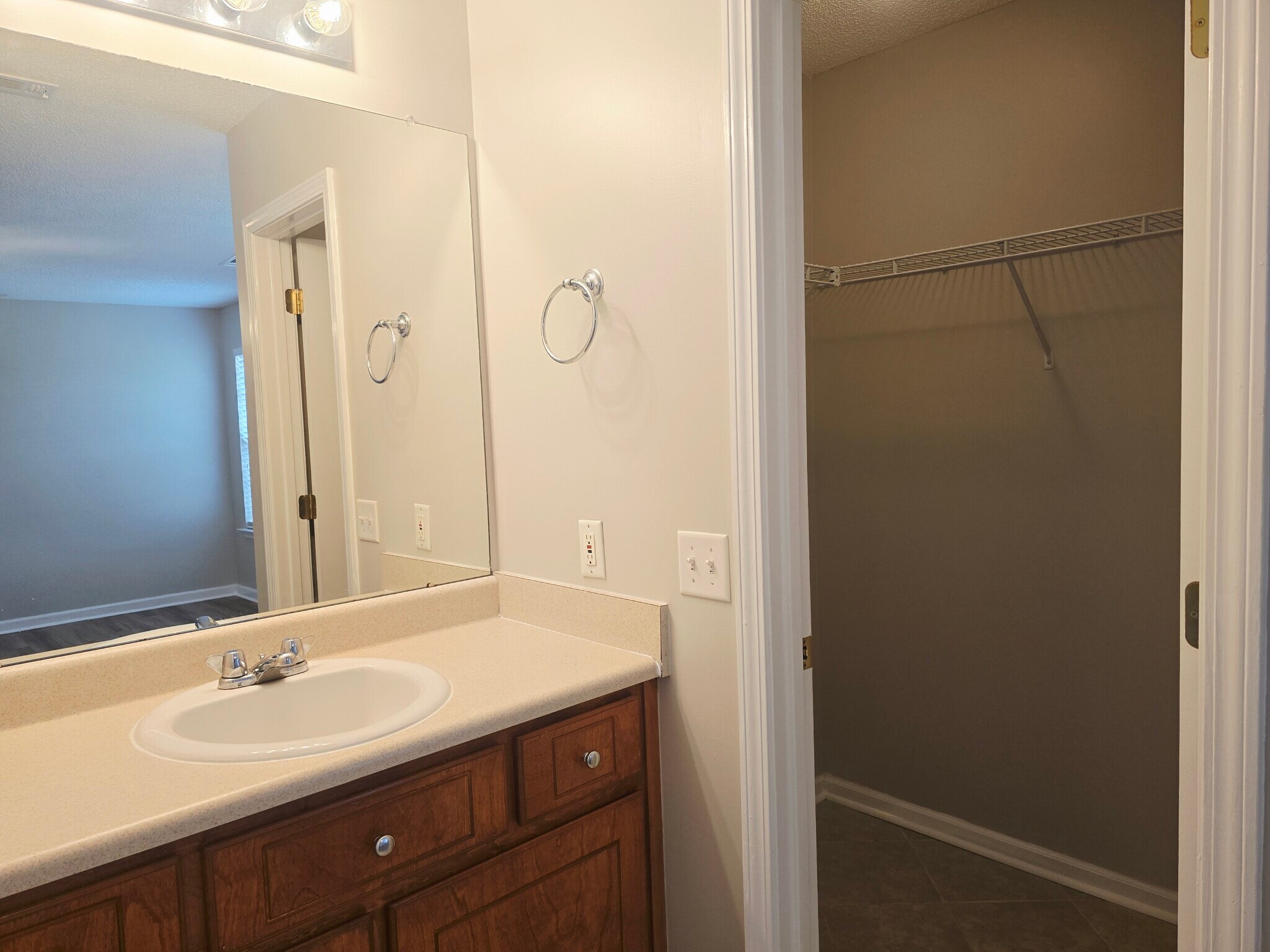 Building Photo - 111 Quarterhorse Dr