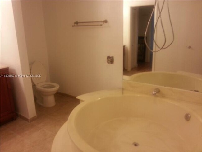 Building Photo - 6924 SW 114th Pl