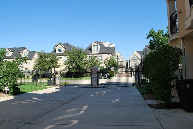 Building Photo - 5629 Dolores St