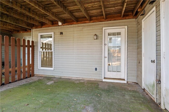 Building Photo - 410 Wedgewood Way