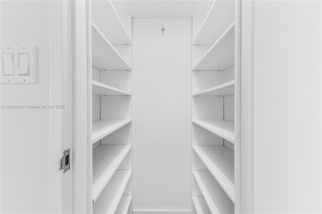 Building Photo - 4925 Collins Ave