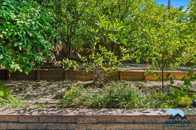 Building Photo - 7919 Ridgemont Dr