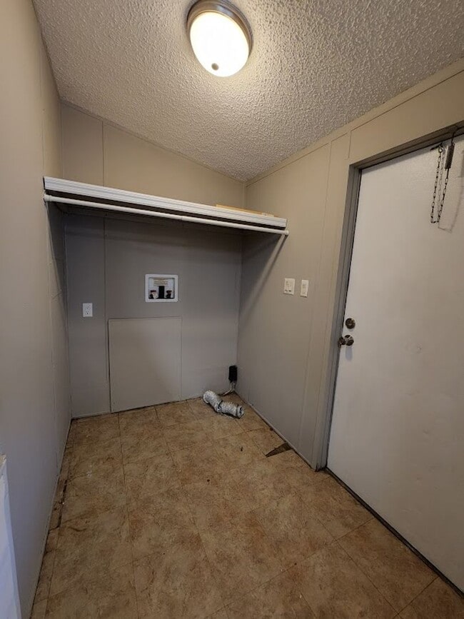 Building Photo - 4 bedroom Acreage Rental with Fenced Paddock – NW Ocala, FL (3 Acres)