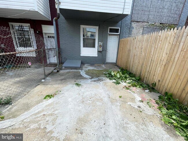 Building Photo - 1736 Darley Ave