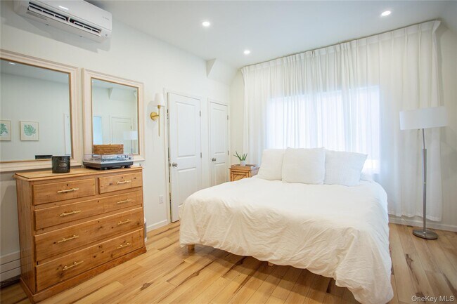 Building Photo - 2175 Bay Blvd