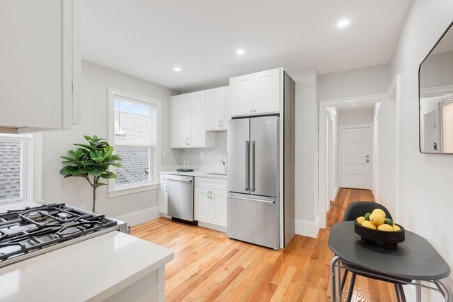 Building Photo - 38 Dorset St