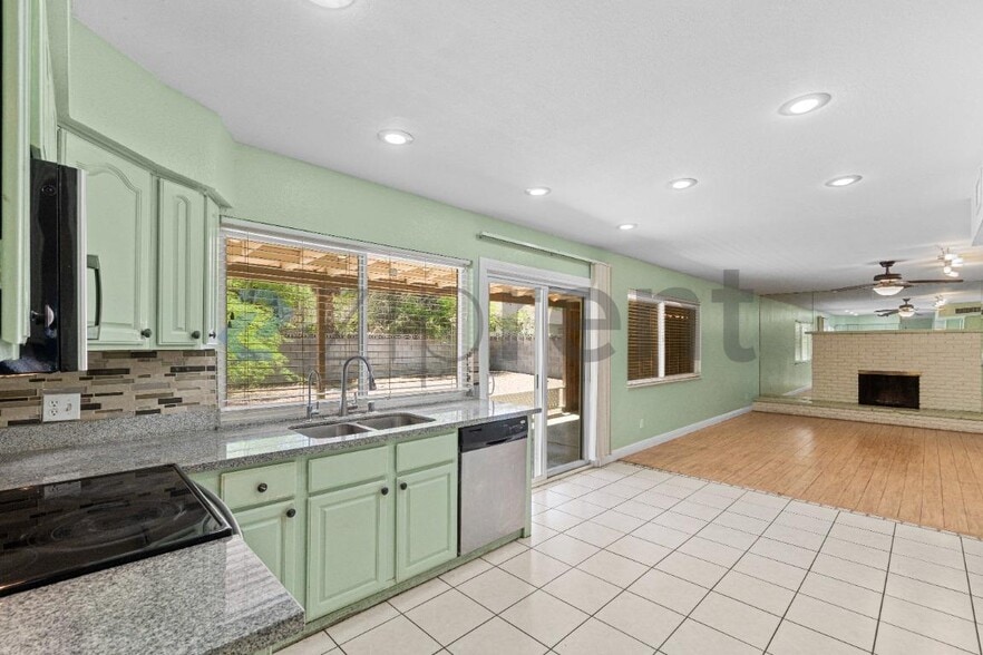 Building Photo - 899 Monika Way