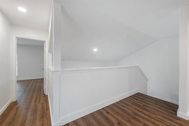 Building Photo - 11703 N Perry Ave