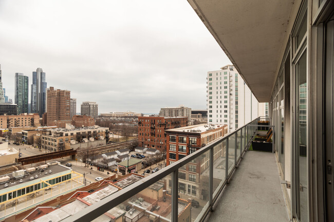 Building Photo - 1620 S Michigan Ave