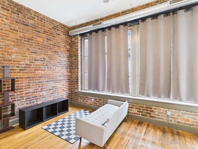 Primary Photo - 1322 W Broad St