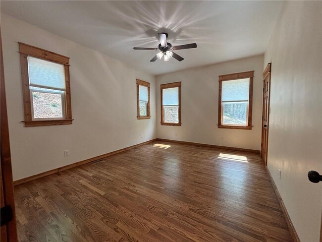 Building Photo - 4553 Buckhorn Cir