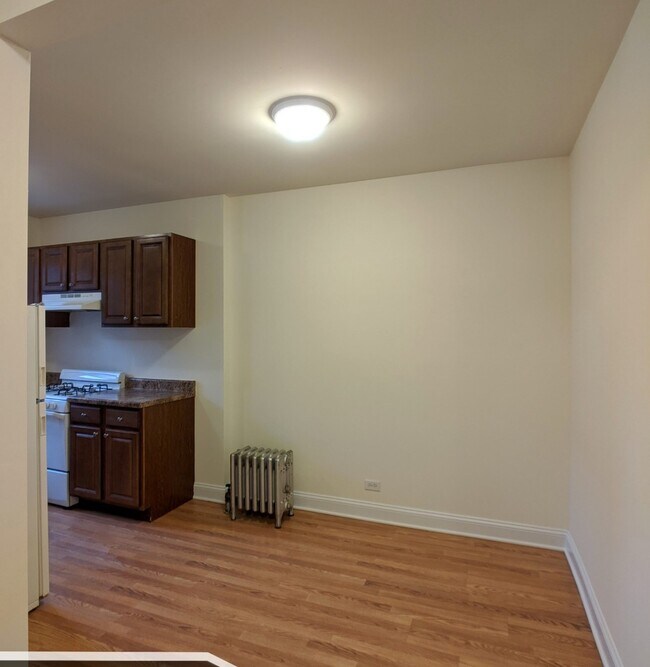 Building Photo - 2600 N Kimball Ave